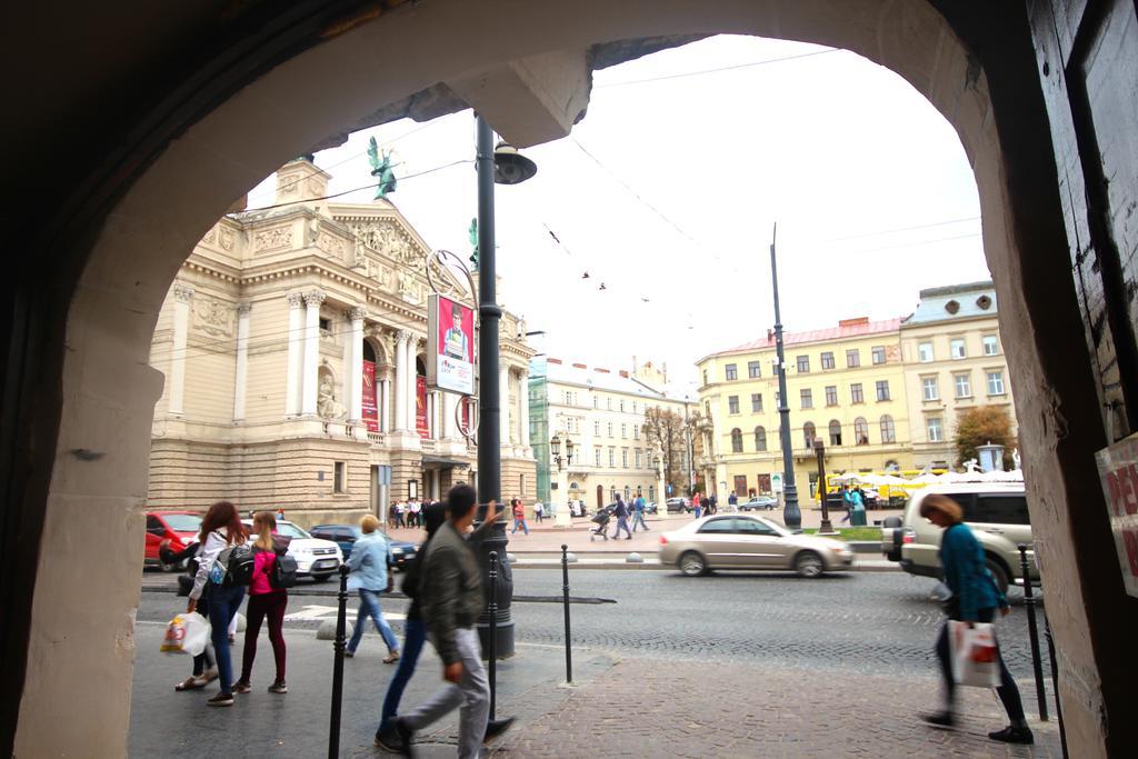 Romantic In Lviv 500M From Opera Экстерьер фото